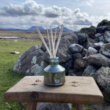 Load image into Gallery viewer, Ceramic Diffuser Pot - Ali Mac Candles